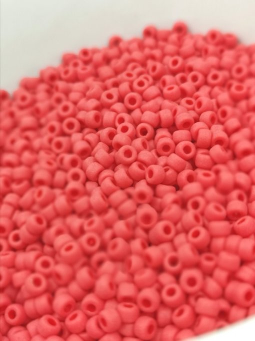Perles de rocaille Matubo  8/0  3.1x2.10mm Matt opaque red (x10g)