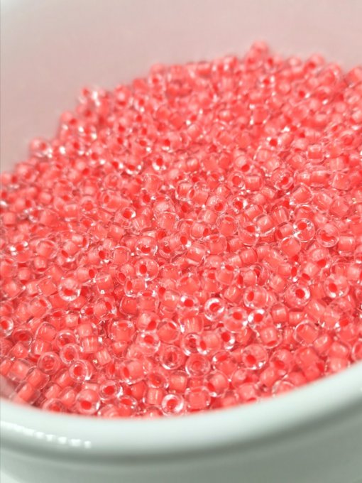 Perles de rocaille Matubo  8/0  3.1x2.10mm Crystal red neon lined (x10g)