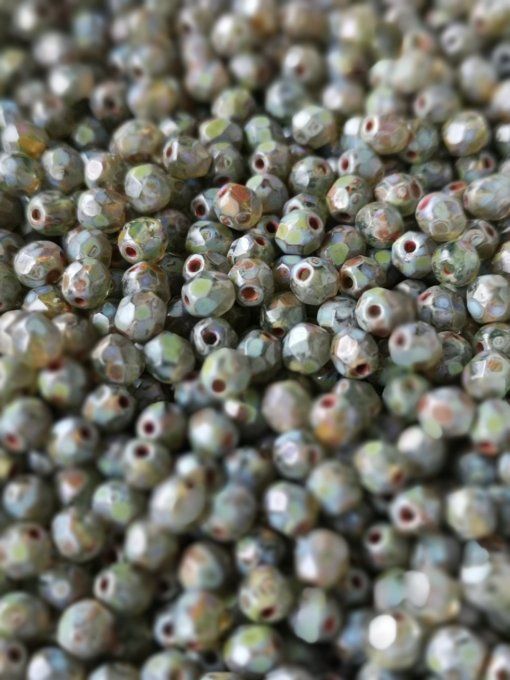 50 perles rondes facettées  4x4mm  Transparent Aqua Travertin
