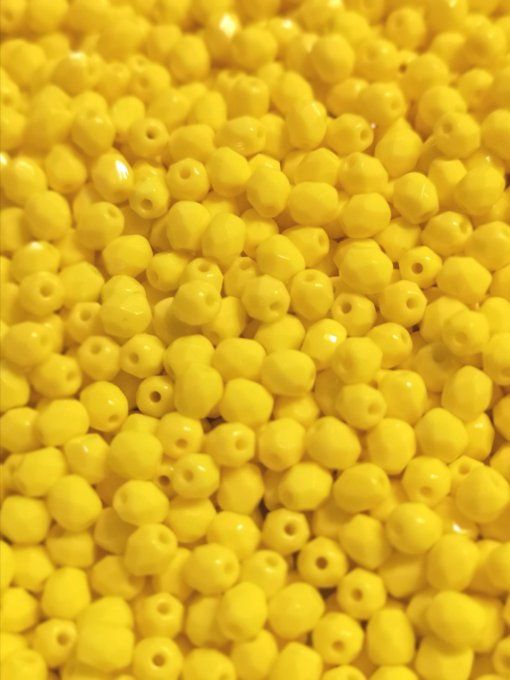 50 perles rondes facettées  4x4mm  Opaque Yellow