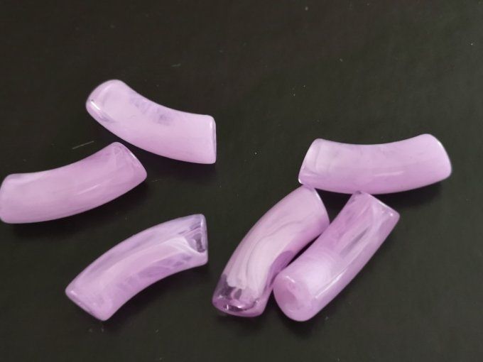 Perle acrylique transparente en forme de tube incurvé  34x11.5x13mm  couleur orchidée
