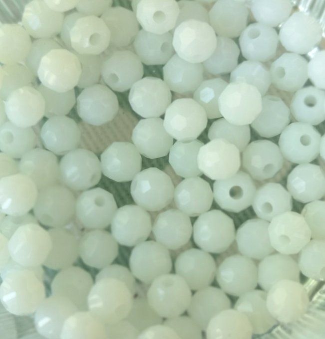 Perles en verre facettées ronde 4mm imitation jade couleur blanc mat (env 100) 