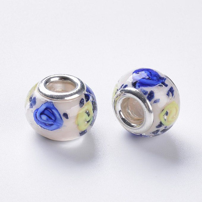 Perle européenne en verre "lamwork"  14mm couleur blanche ,fleurs bleues