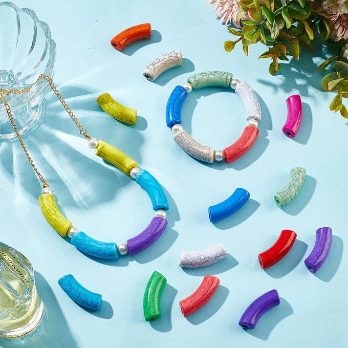 Mélange de perles en acrylique  ,en forme de tubes courbés ,mélanges de couleurs  
