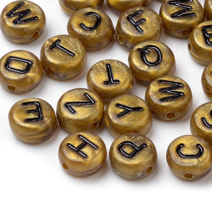 Perles en acrylique , opaque doré ,lettres noires  (50g) L6 
