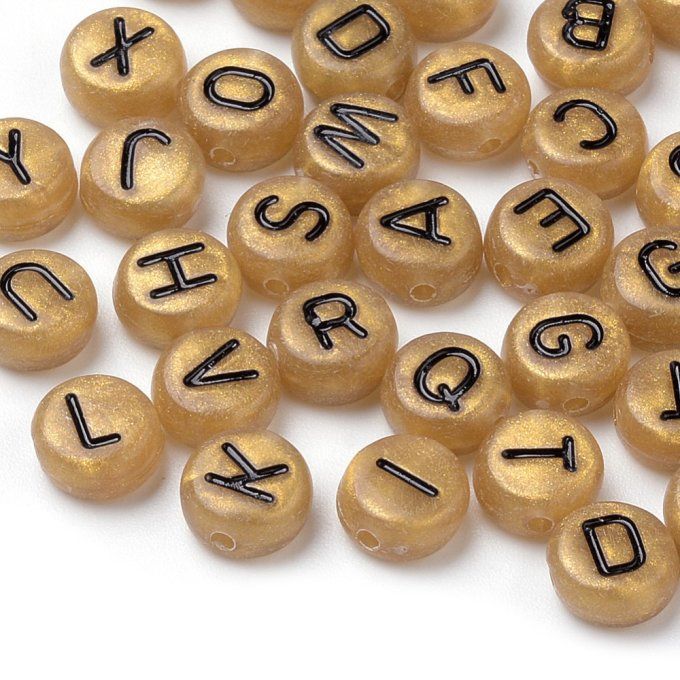 Perles en acrylique , opaque doré ,lettres noires  (50g) L8 