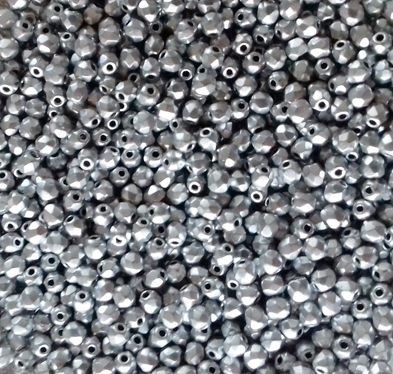 Preciosa 50 perles facettées  rondes 3x3mm Metallic silver