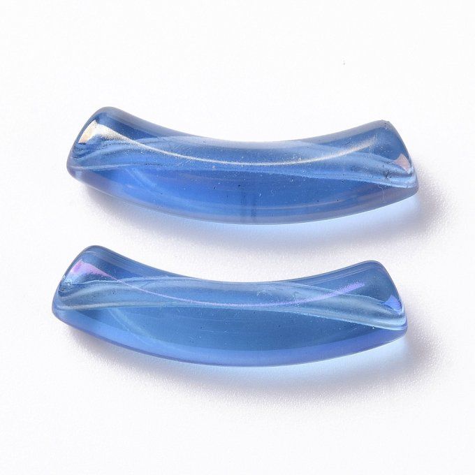 Perle acrylique  en forme de tube incurvé transparent ,effet irisé, 32x10x8mm bleu