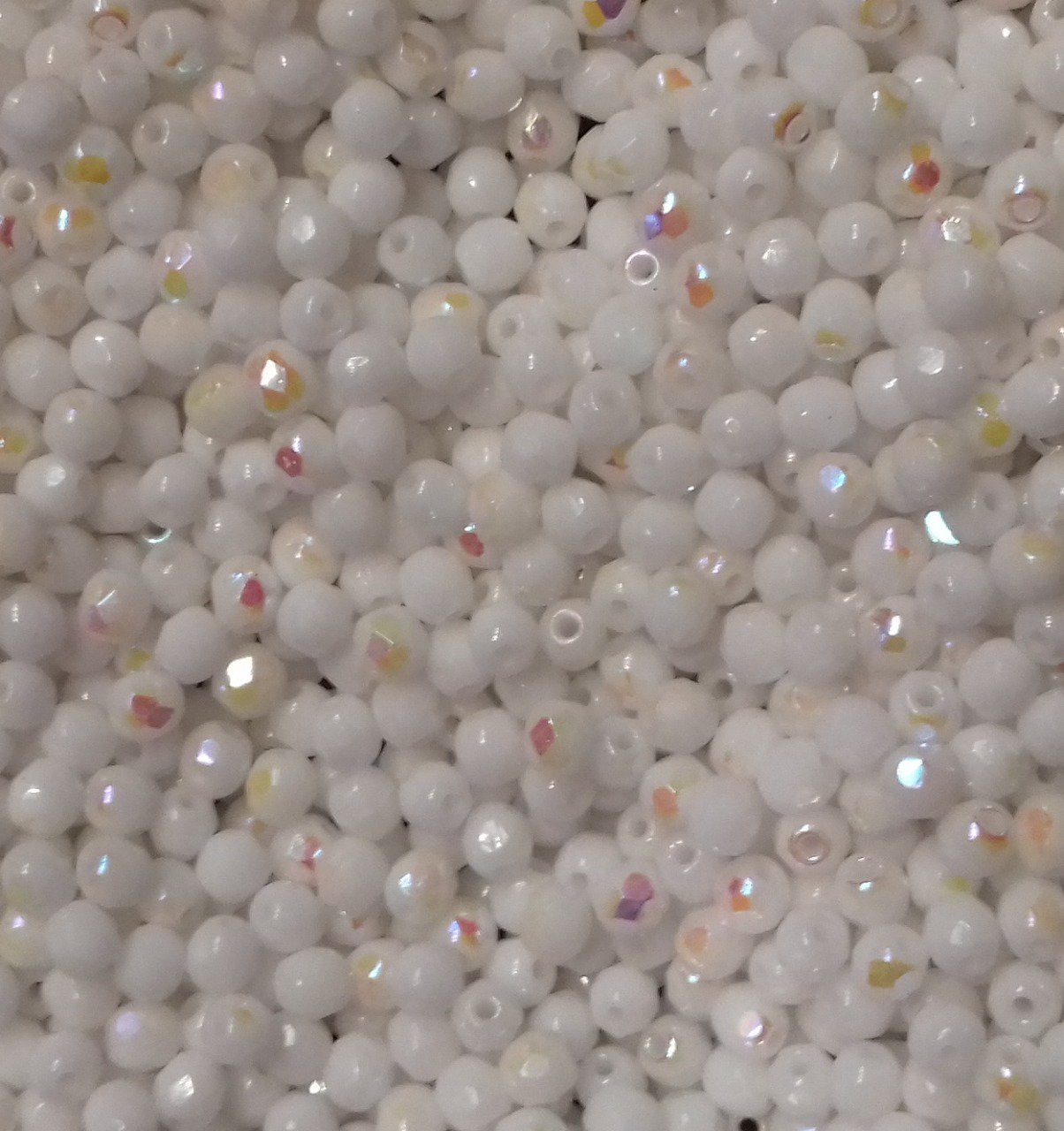 Preciosa 50 perles facettées  rondes 3x3mm Opaque white AB
