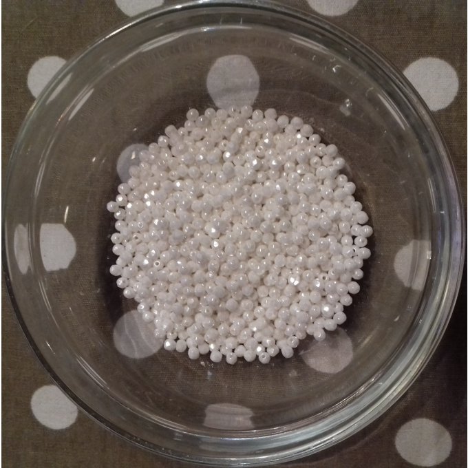 Preciosa 50 perles facettées rondes  3x3mm Opaque white luster