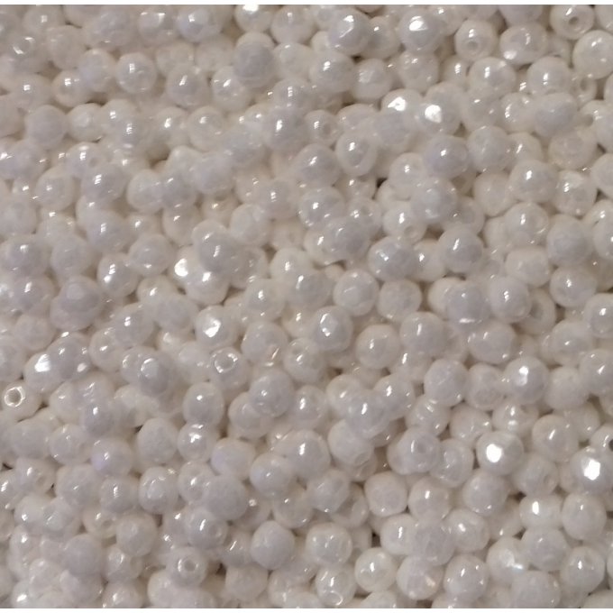 Preciosa 50 perles facettées rondes  3x3mm Opaque white luster