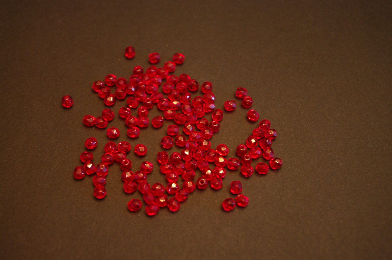 Preciosa 50 perles facettées  transp 4x4mm Ruby