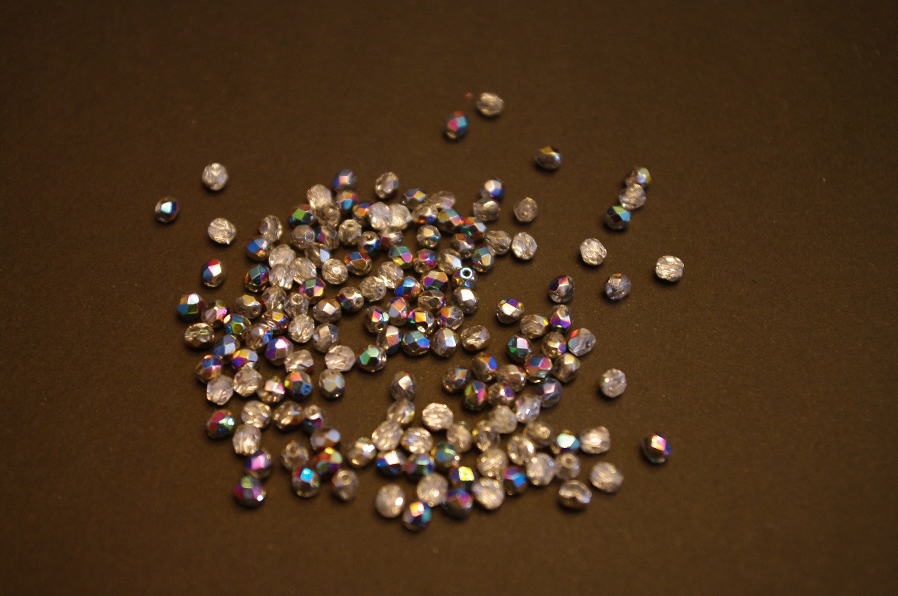 Preciosa 50 perles facettées transp 4x4mm vitrail