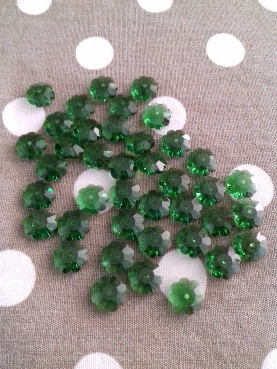 Perle de verre facettée forme marguerite 9.5-10x4mm couleur vert foncé